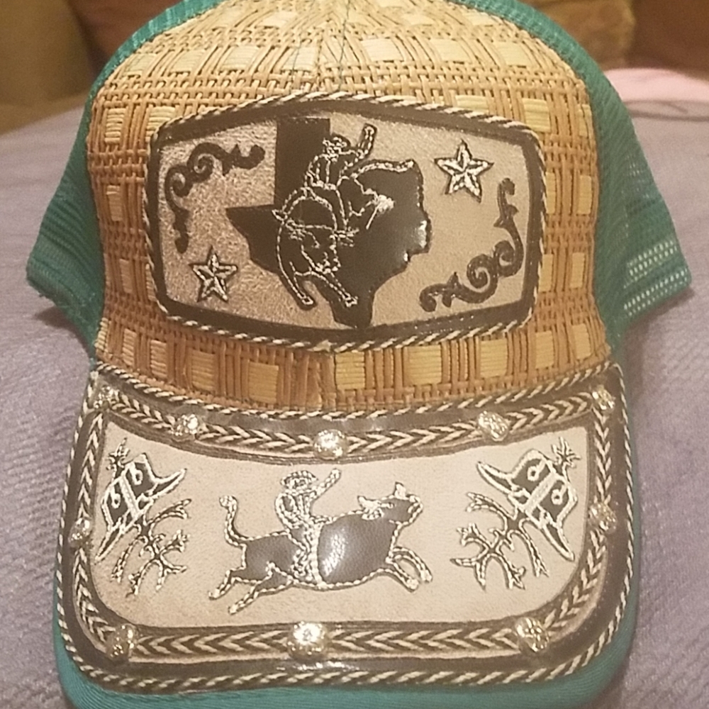 Trucker's baseball cap with Texas bullrider